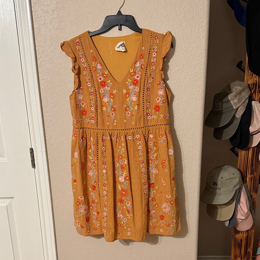 Floral Embroidered Sleeveless Dress - M